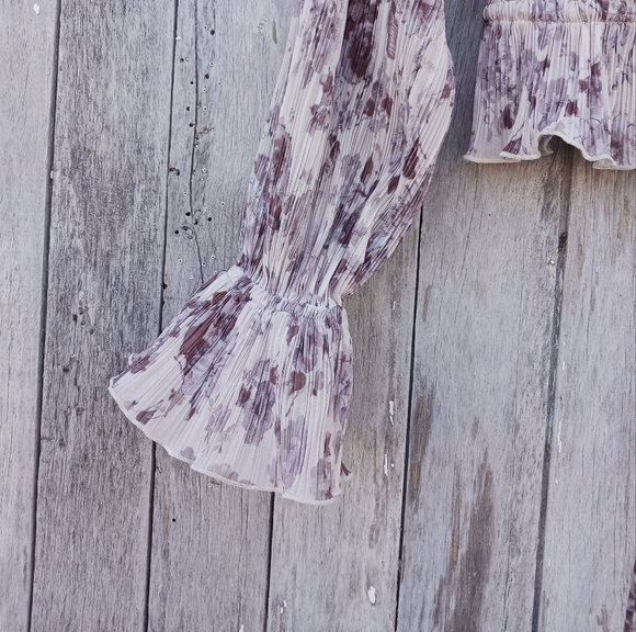 Mango Floral Print Plisse Pleated Peplum Blouse Womens Sz XS V-neck Semi Sheer - Picture 4 of 9